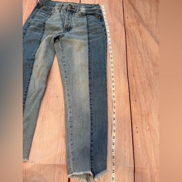 Woman’s American Eagle Vintage High Rise Two Tone Fringe Button Fly Jeans Size 6 - Picture 3 of 8